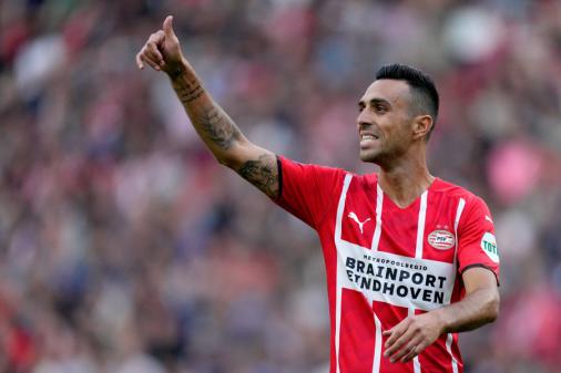 Botafogo oficializa proposta por Eran Zahavi, atacante do PSV - LANCE!