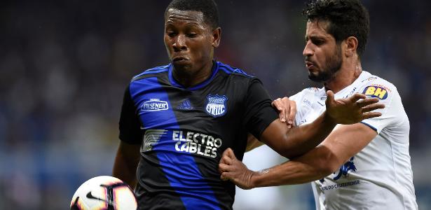 Cruz Azul libera, e Santos encaminha a contratação do atacante Bryan Angulo - UOL Esporte