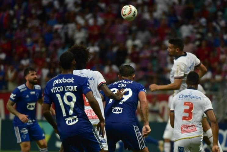 Cruzeiro joga mal e perde para o Bahia na estreia da Série B do Brasileiro - Rádio Itatiaia