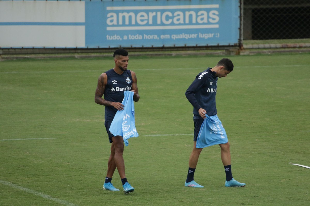 Escalação do Grêmio: Roger mantém Rodrigues na lateral para estreia na Série B - Globo.com