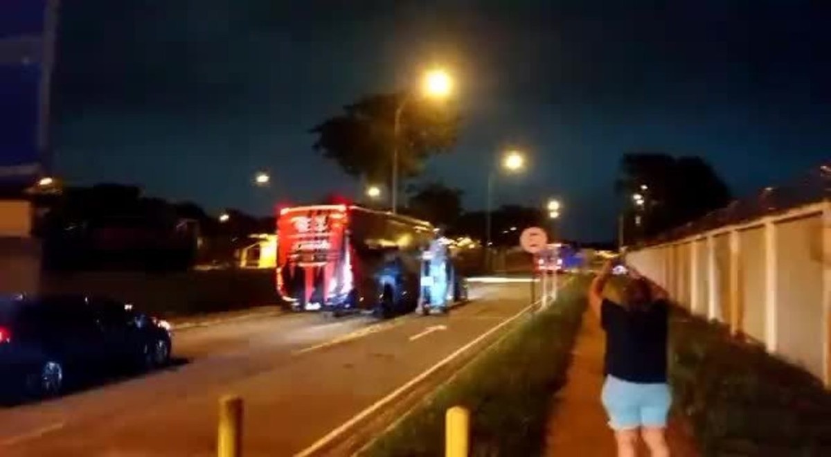 Flamengo dribla protesto de torcedores no embarque para estreia na Libertadores - Globo.com