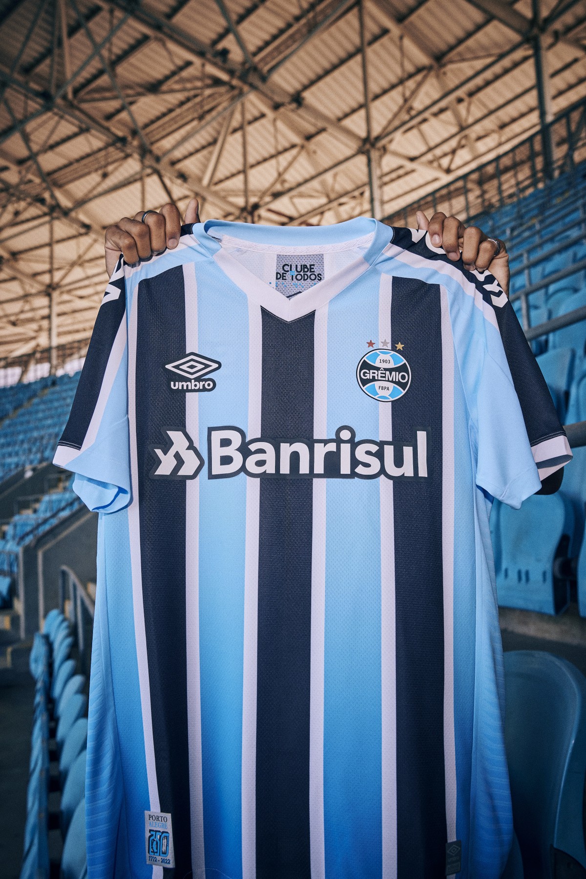 Grêmio lança novos uniformes para a temporada; veja fotos - Globo.com