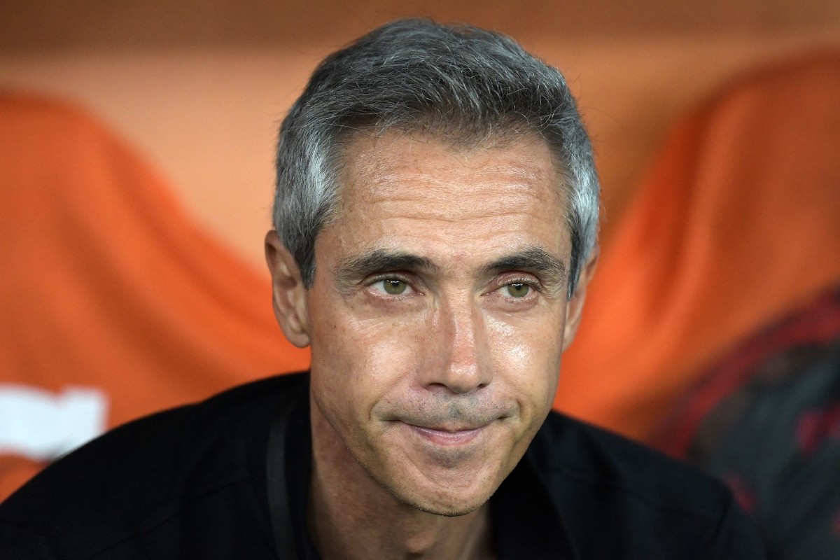 Paulo Sousa expõe desconforto com especulação de volta de Jesus ao Flamengo: 
