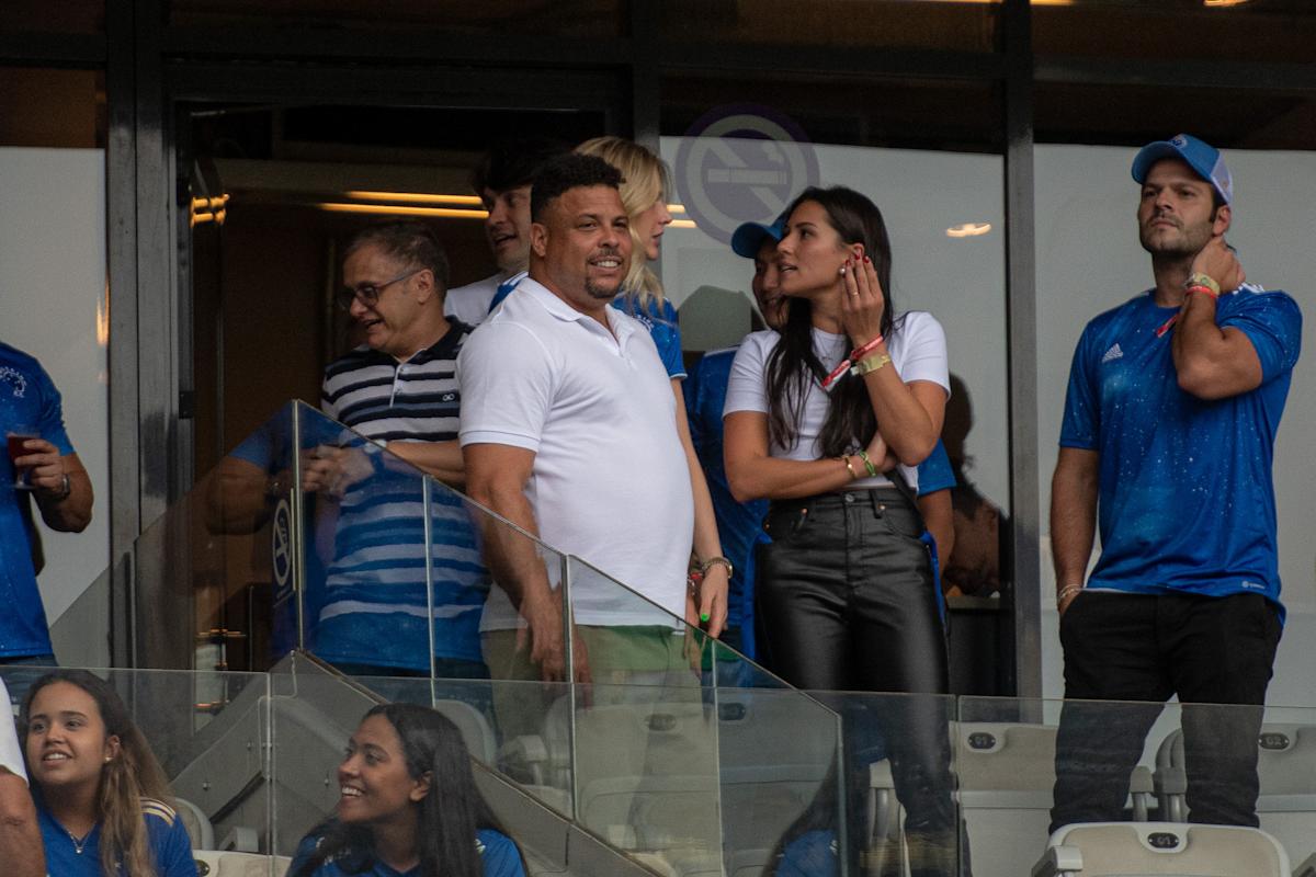 Qual o tamanho da fortuna de Ronaldo Fenômeno? - Yahoo Esportes